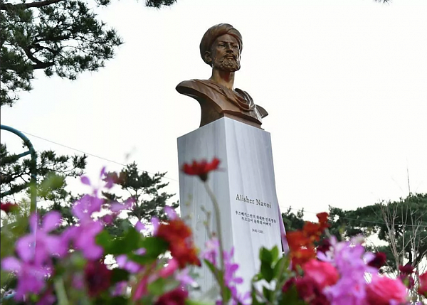 В столице Южной Кореи открыли памятник Алишеру Навои